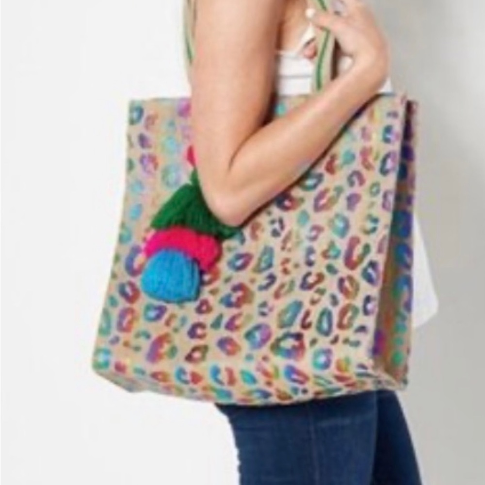 America &‎ Beyond
Metallic Cheetah Print Jute Tote/ 
Crossbody Bag